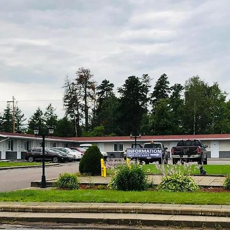 Hebergement Du Plateau Hotel Dolbeau-Mistassini ภายนอก รูปภาพ