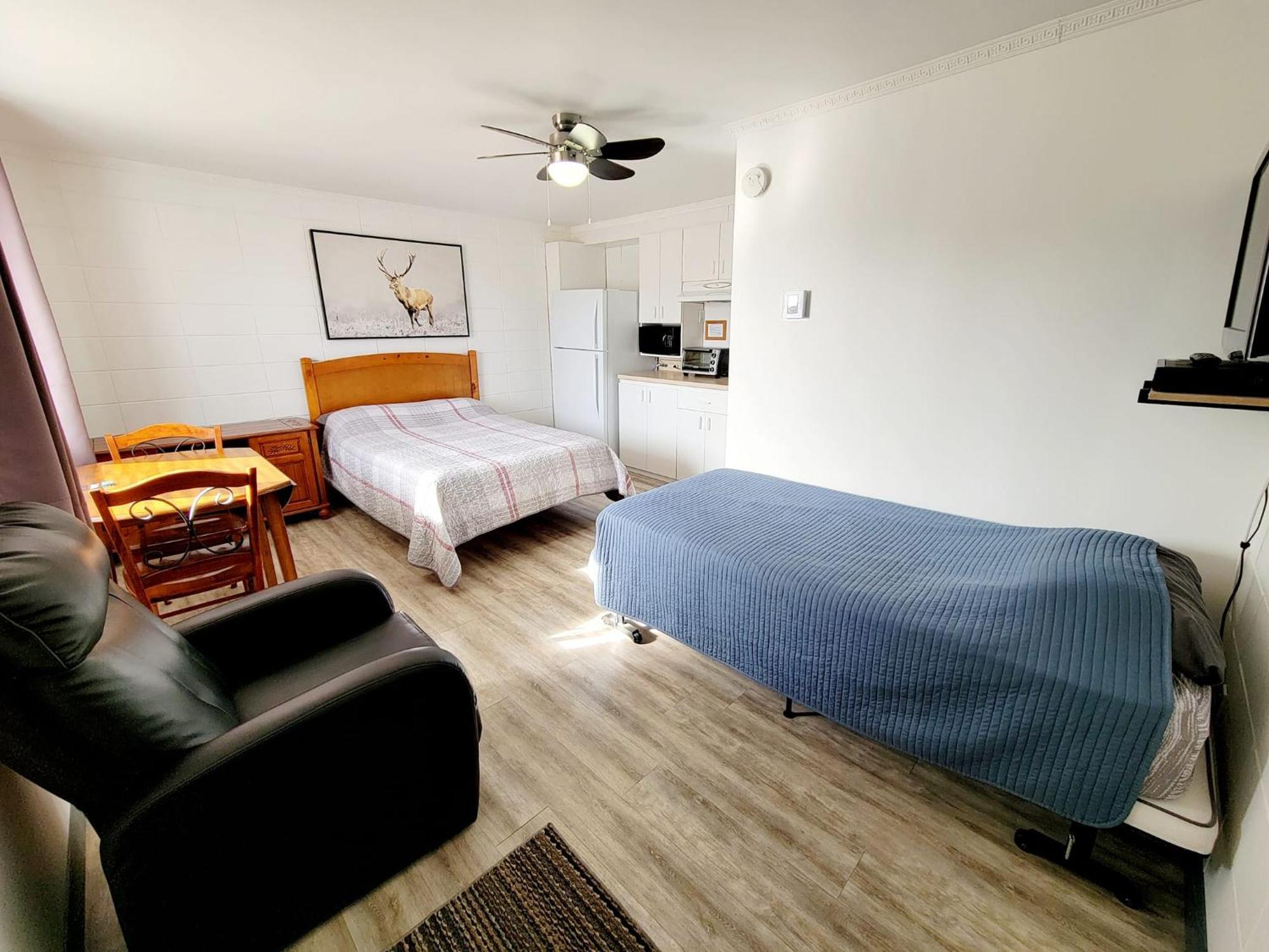 Hebergement Du Plateau Hotel Dolbeau-Mistassini ภายนอก รูปภาพ