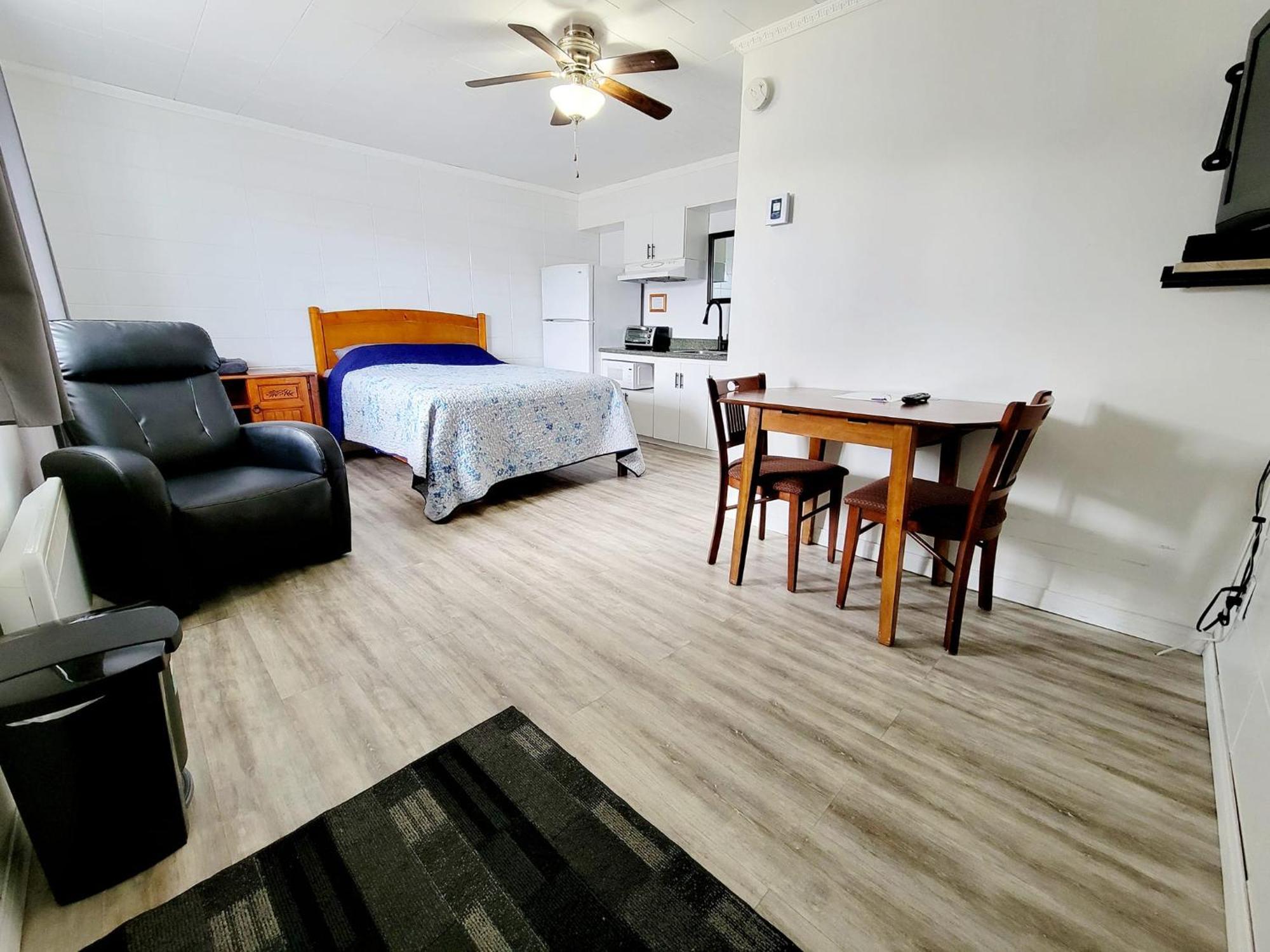Hebergement Du Plateau Hotel Dolbeau-Mistassini ภายนอก รูปภาพ
