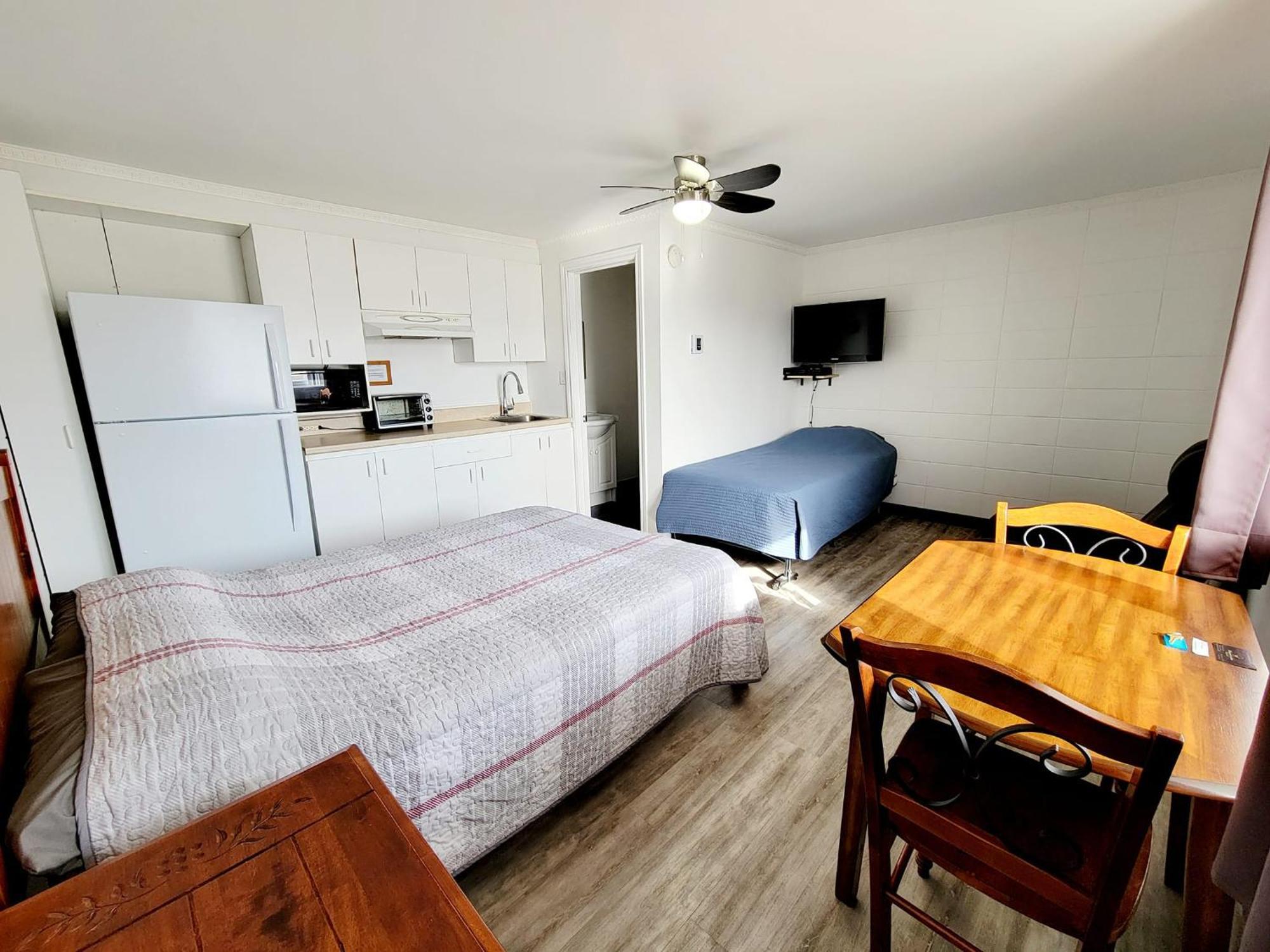 Hebergement Du Plateau Hotel Dolbeau-Mistassini ภายนอก รูปภาพ