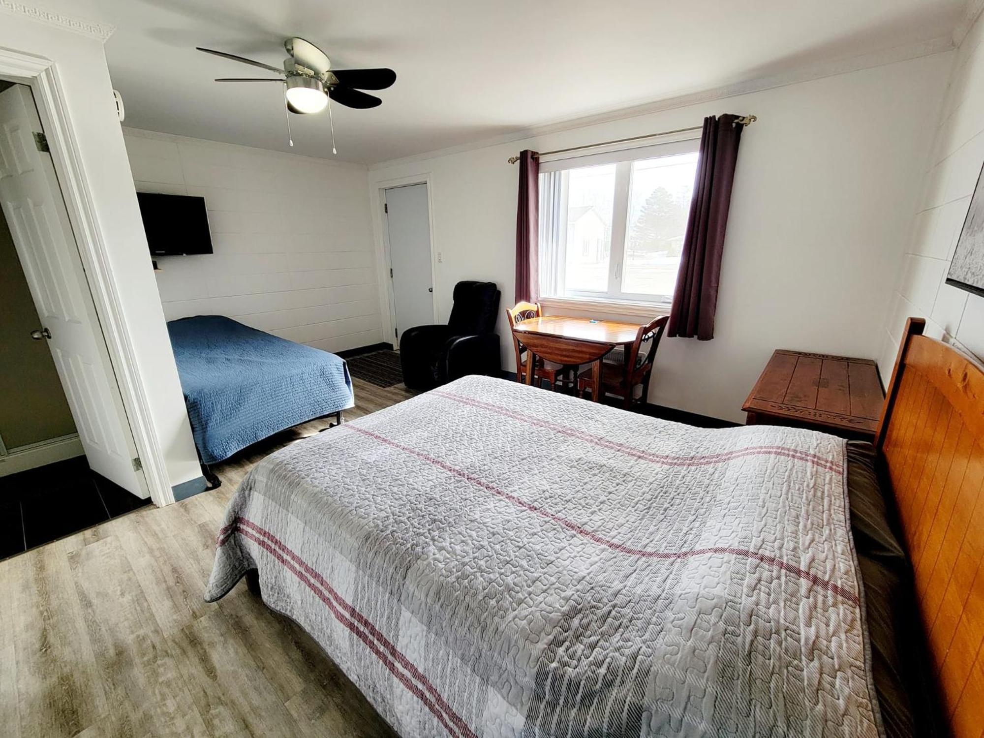 Hebergement Du Plateau Hotel Dolbeau-Mistassini ภายนอก รูปภาพ